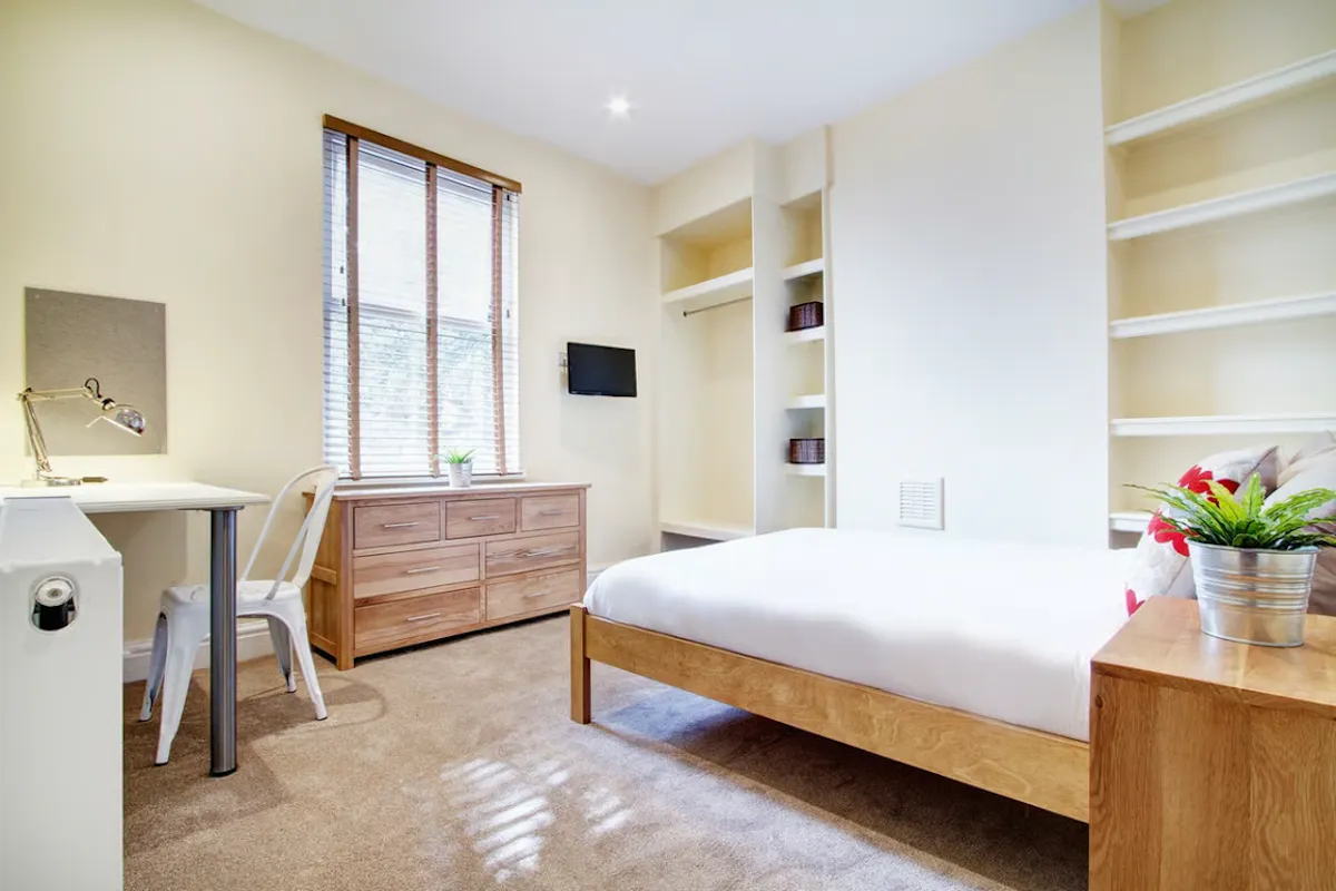 5 Bedroom Apartment ROOM