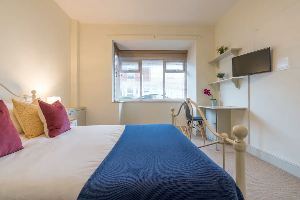 7 Bedroom Apartment ROOM