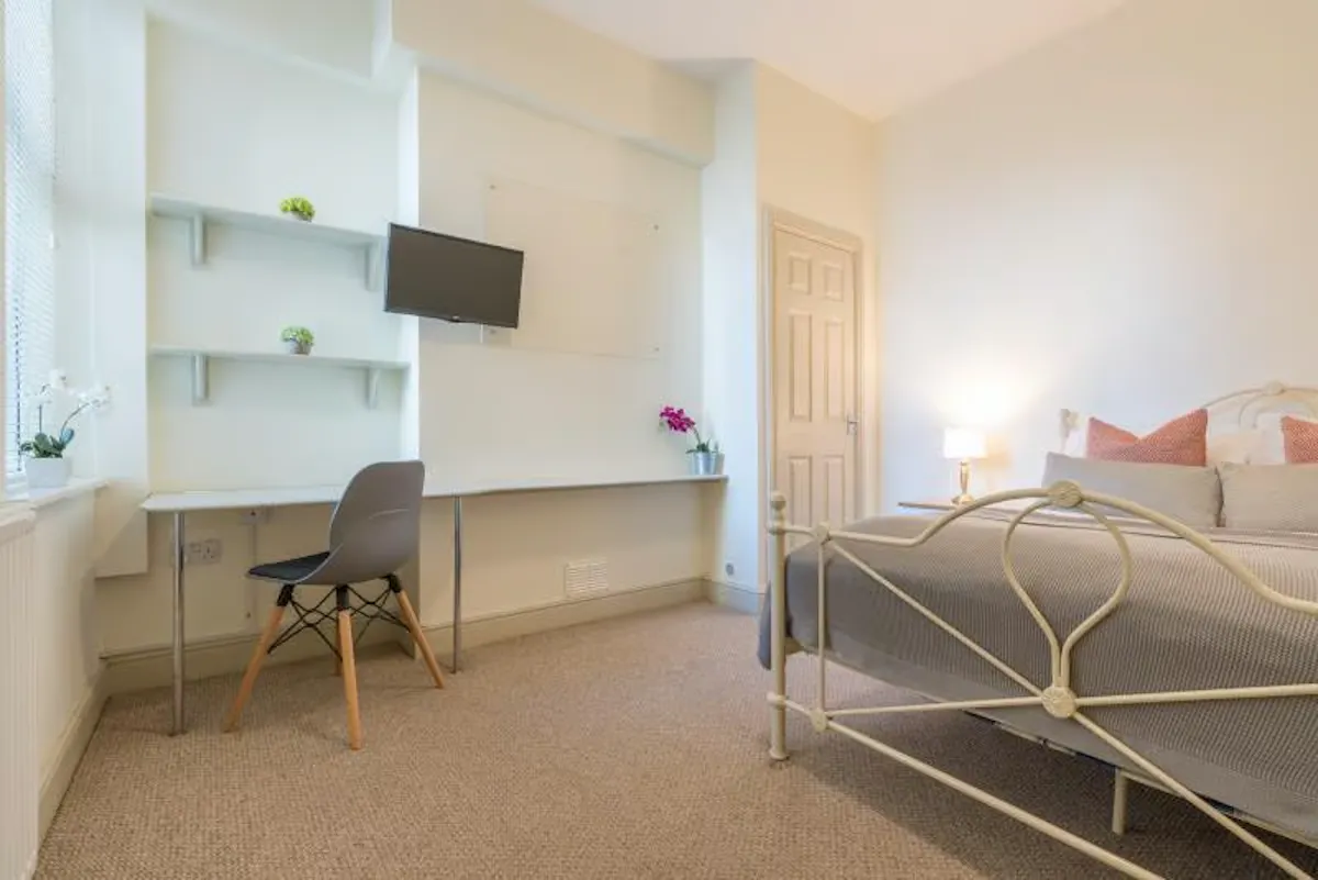 7 Bedroom Apartment ROOM