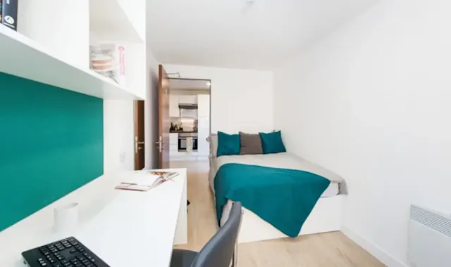 Bronze Two Bedroom Apartment room image 1