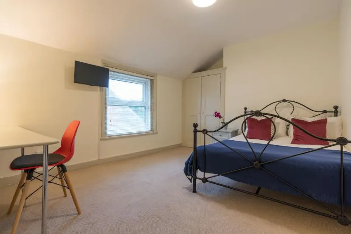 7 Bedroom Apartment ROOM