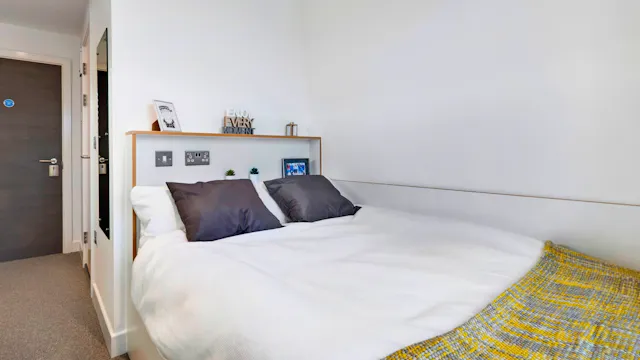 Bronze En-suite room image 1