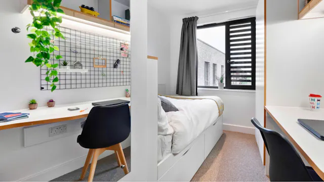 Bronze En-suite room image 4
