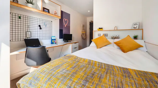 Silver Plus En-suite room image 2