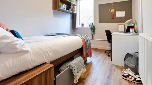 Silver En-Suite room image 3