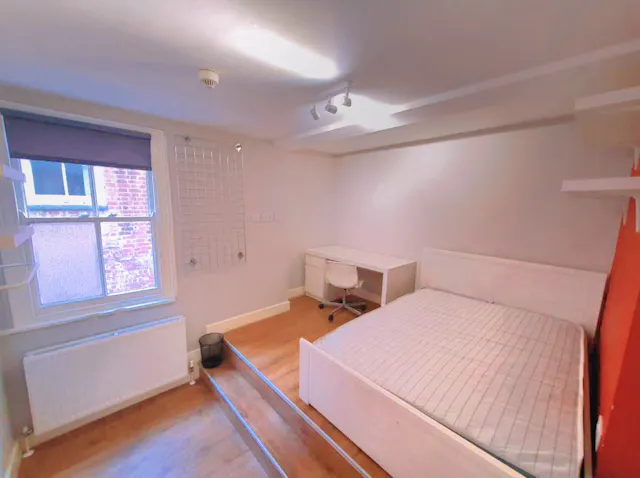 Deluxe Ensuite room image 2
