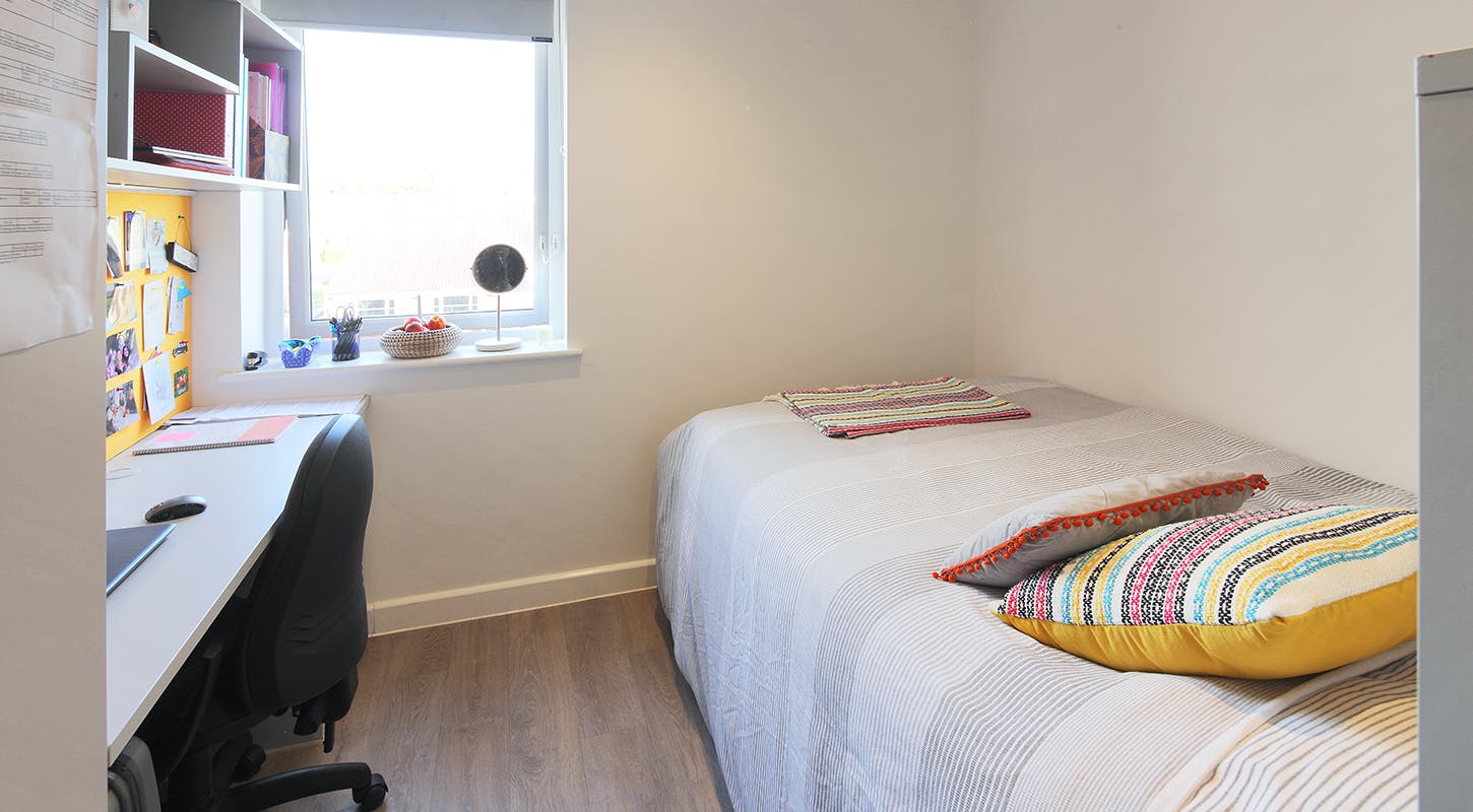 Book Riverside Way, Winchester Student for 2023/24 UniAcco