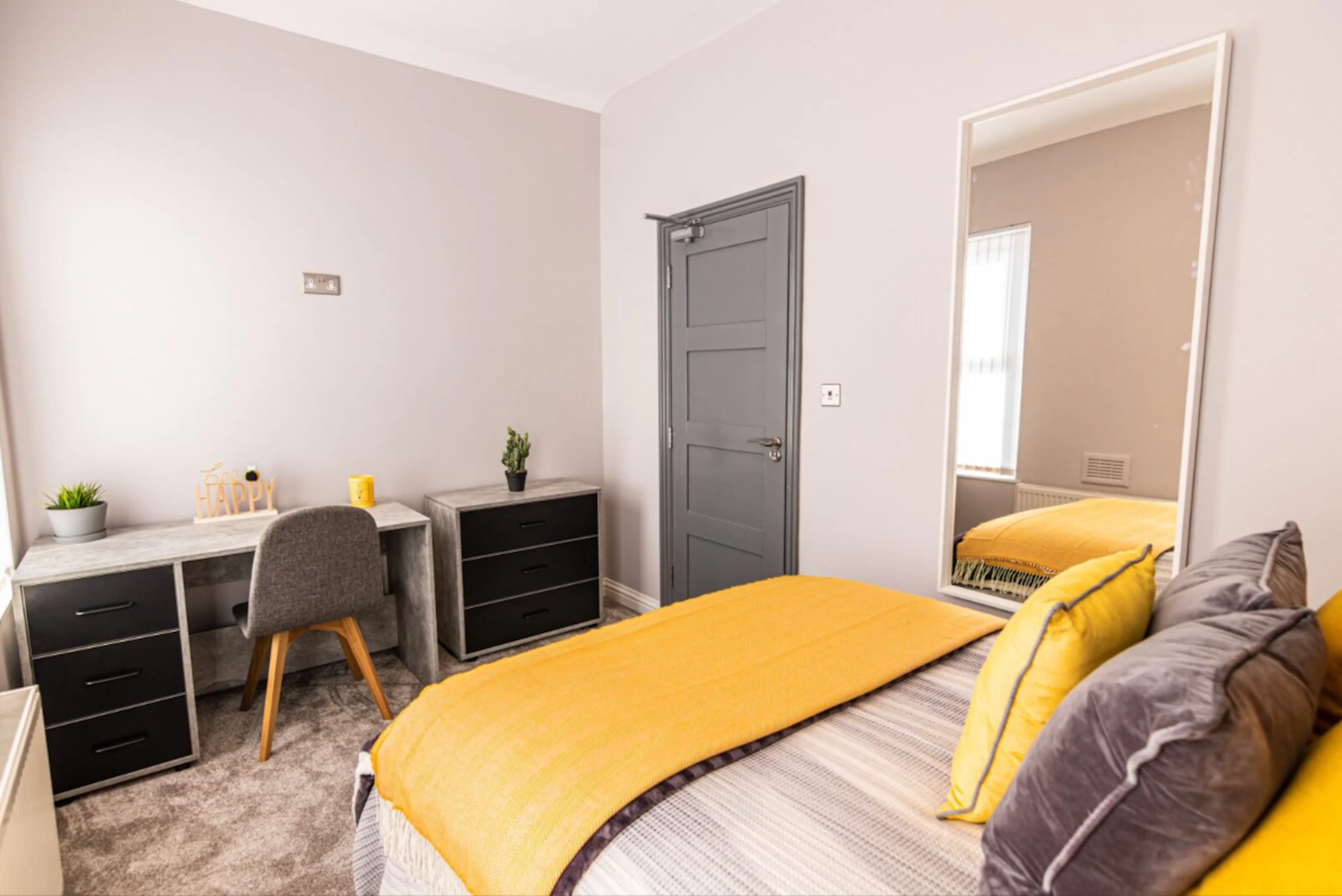4 Bed Apartment ROOM 1