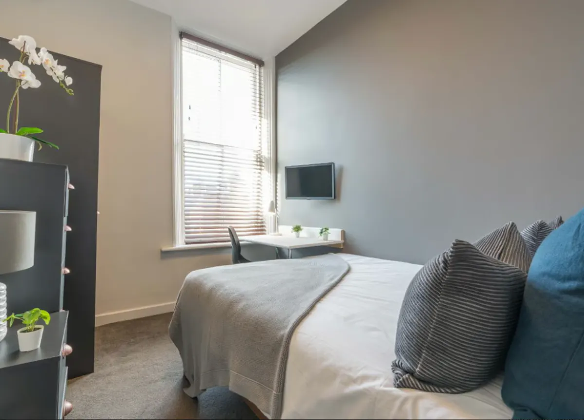6 Bedroom Apartment ROOM