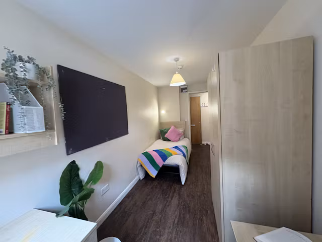 raleigh-park-nottingham-Single Room-1