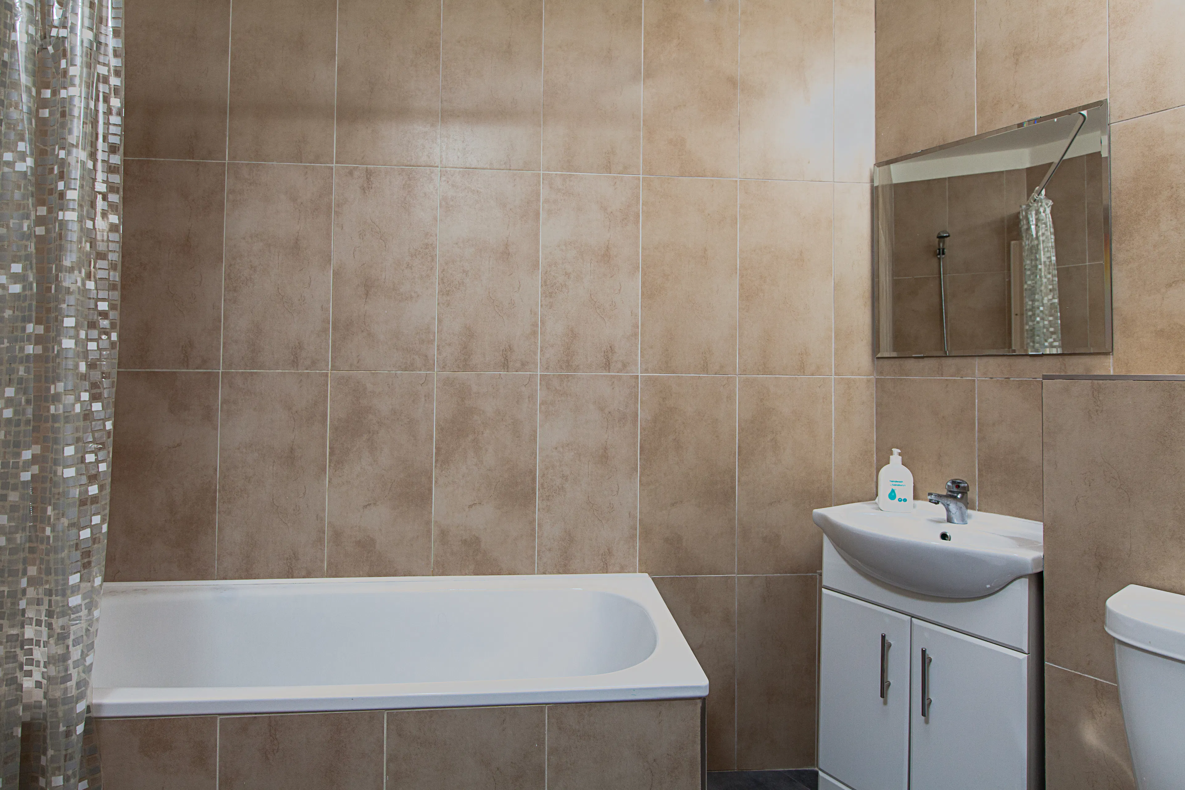 Double Room BATHROOM 3