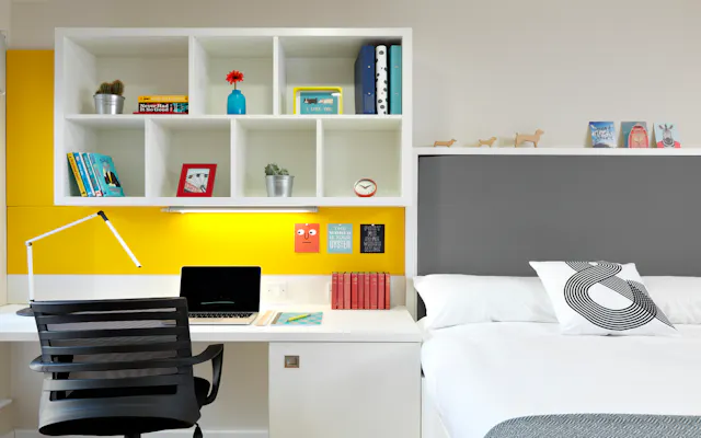 Raven Studio room image 2