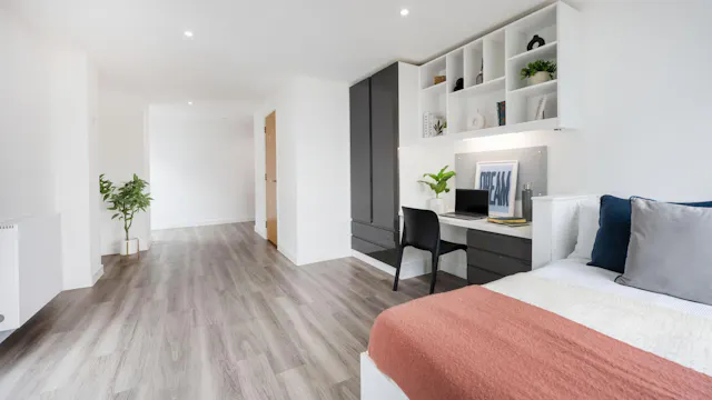 Elite Ensuite room image 2