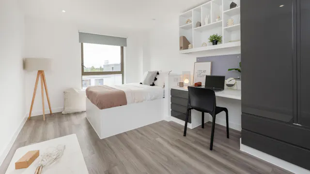 Luxe Ensuite room image 2