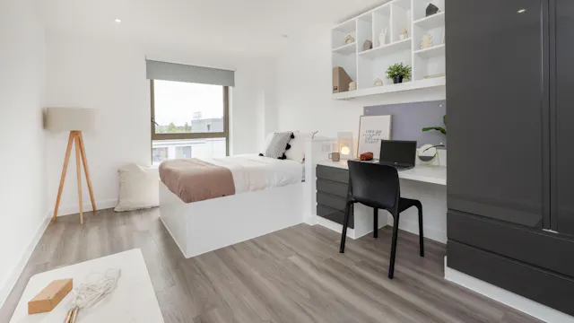 Luxe Ensuite room image 2