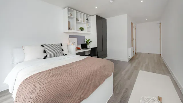 Luxe Ensuite room image 1