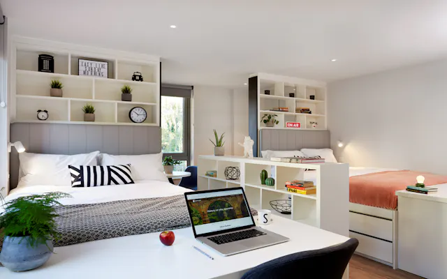 Robson Twin room image 1