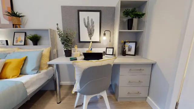 Silver En-Suite room image 2
