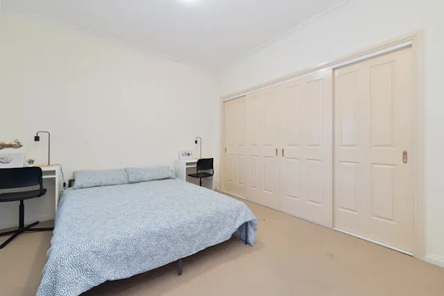Room 1 (Non - Ensuite) room image 2