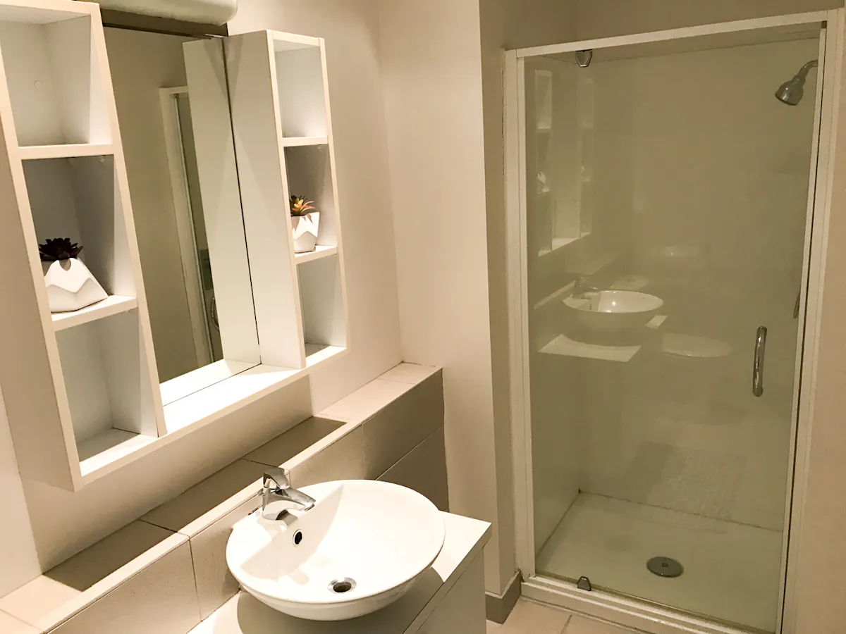 Apartment 102 (5 bedrooms & 2 bathrooms) BATHROOM