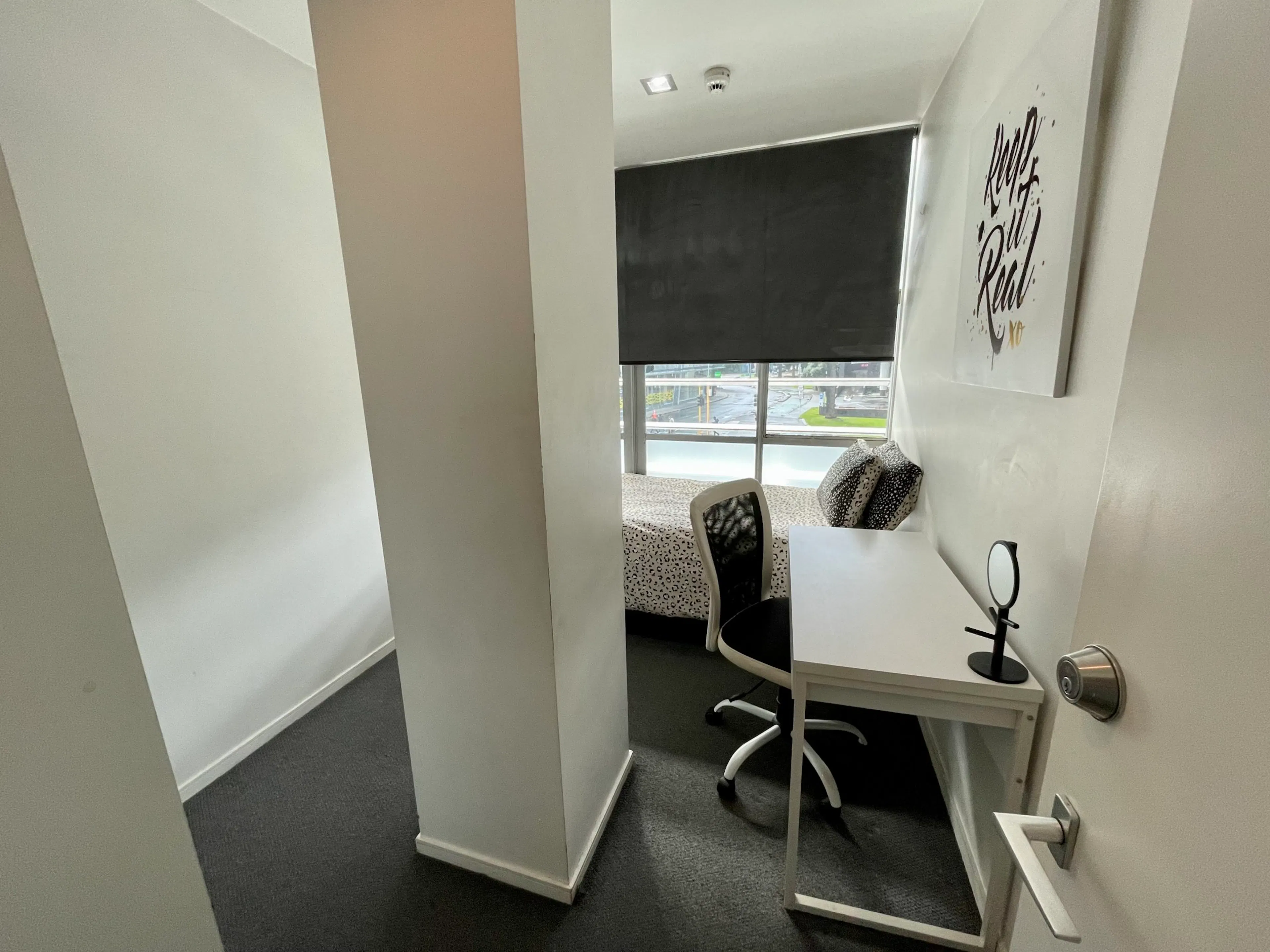 Apartment 102 (5 bedrooms & 2 bathrooms) ROOM 4