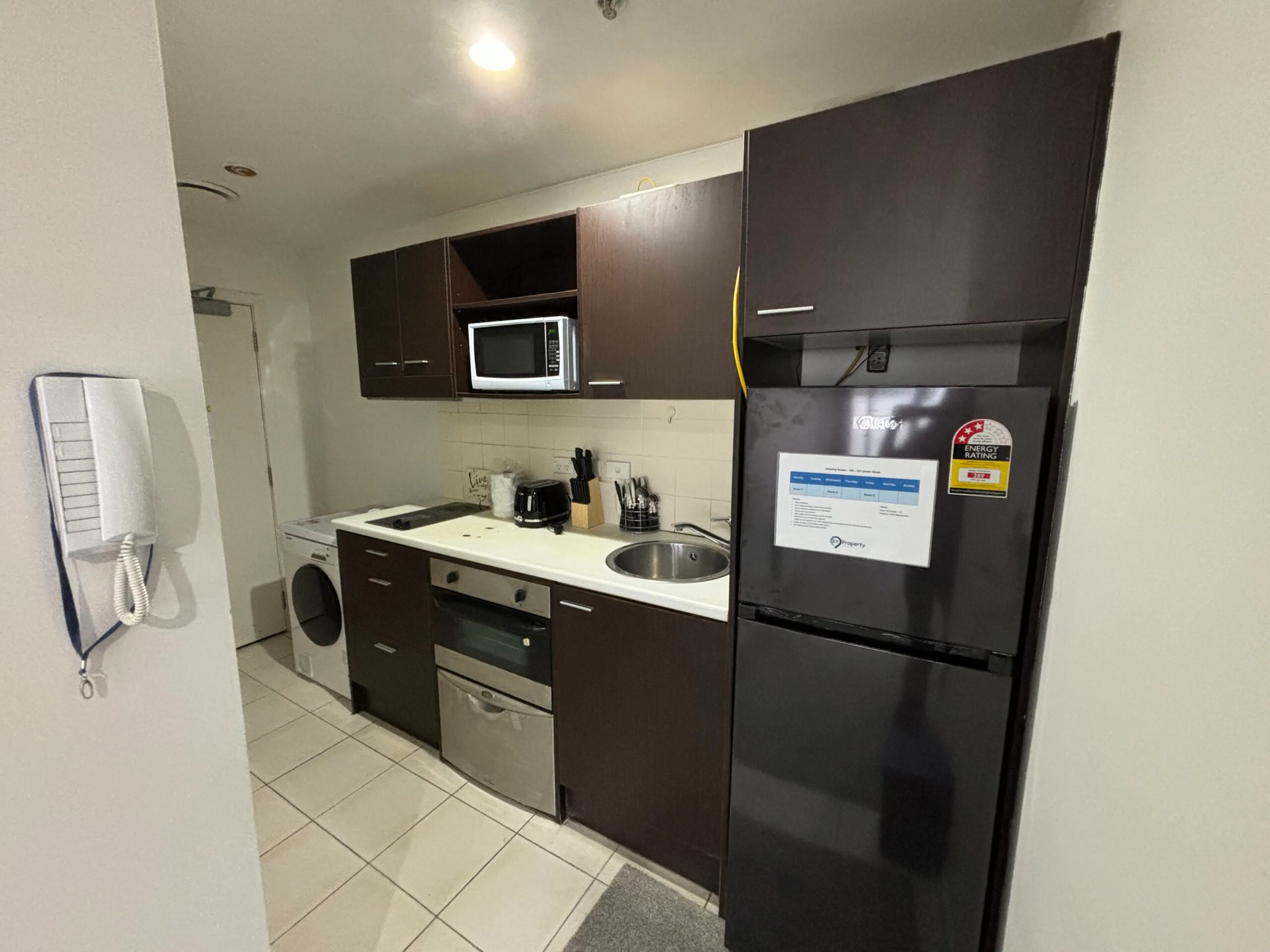 Apartment 106 (3 Bedrooms & 1 Bathroom) KITCHEN 4