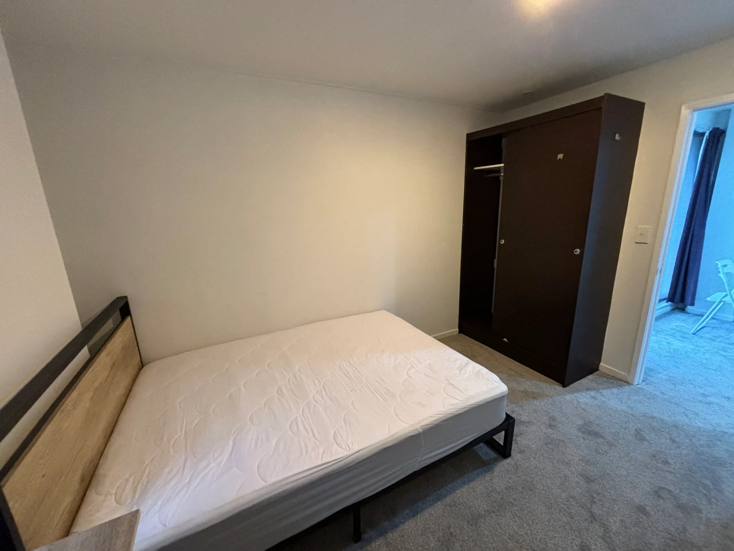 Apartment 106 (3 Bedrooms & 1 Bathroom) ROOM 2