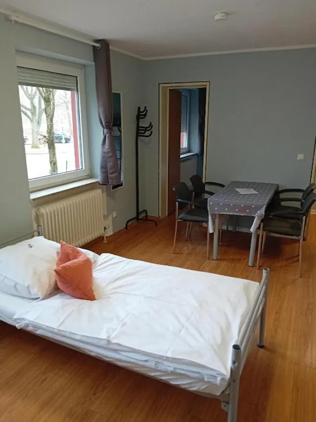 Single Room room image 2