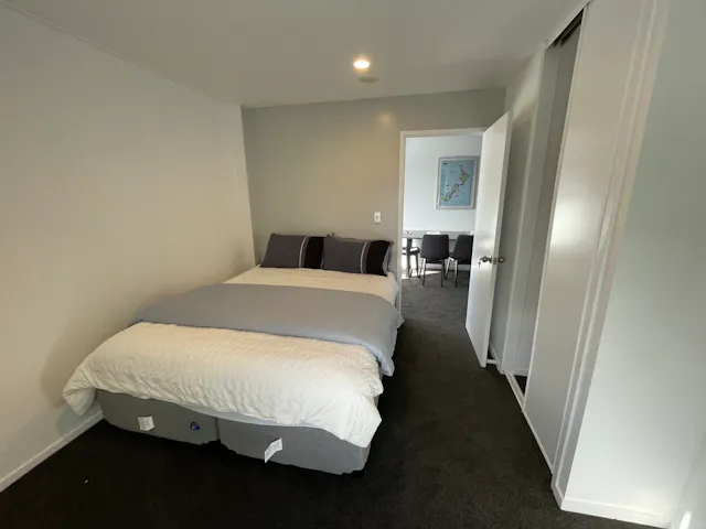 Apartment 114 (4 bedrooms (3 singles & 1 double) & 1 bathroom) room image 2