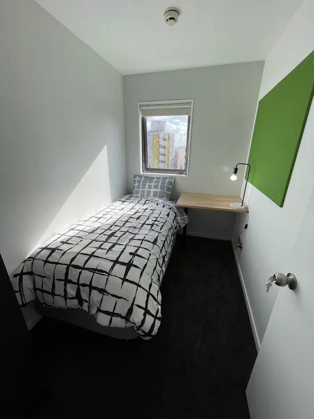 Apartment 114 (4 bedrooms (3 singles & 1 double) & 1 bathroom) room image 4