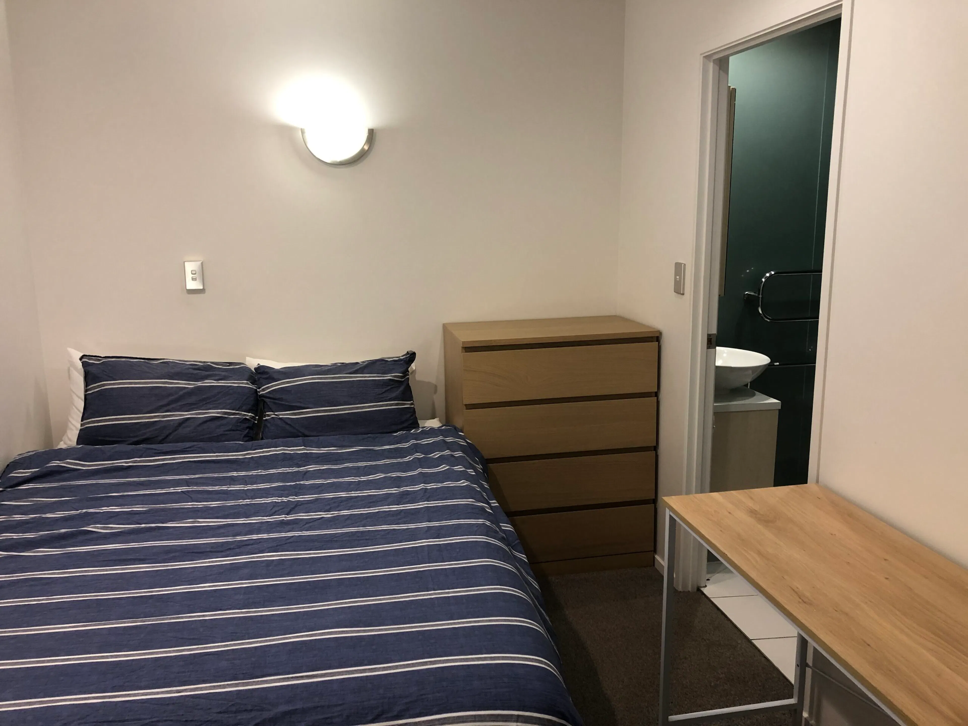 Apartment 12 (3 bedrooms & 2 bathrooms) ROOM 1