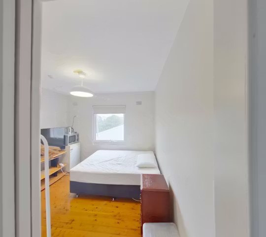 12-fern-2-sydney-Room 18 (Ensuite)-1