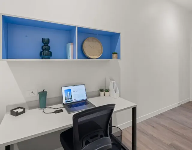 Cluster Ensuite Silver room image 3