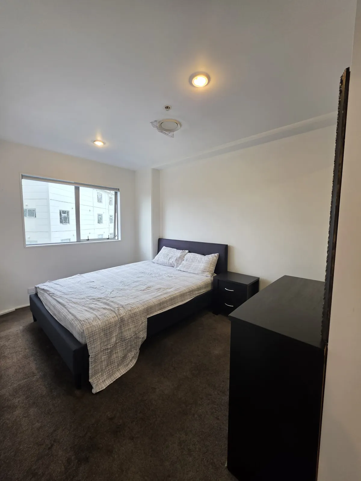 Room 1 (Bed 3, Bath 2) ROOM