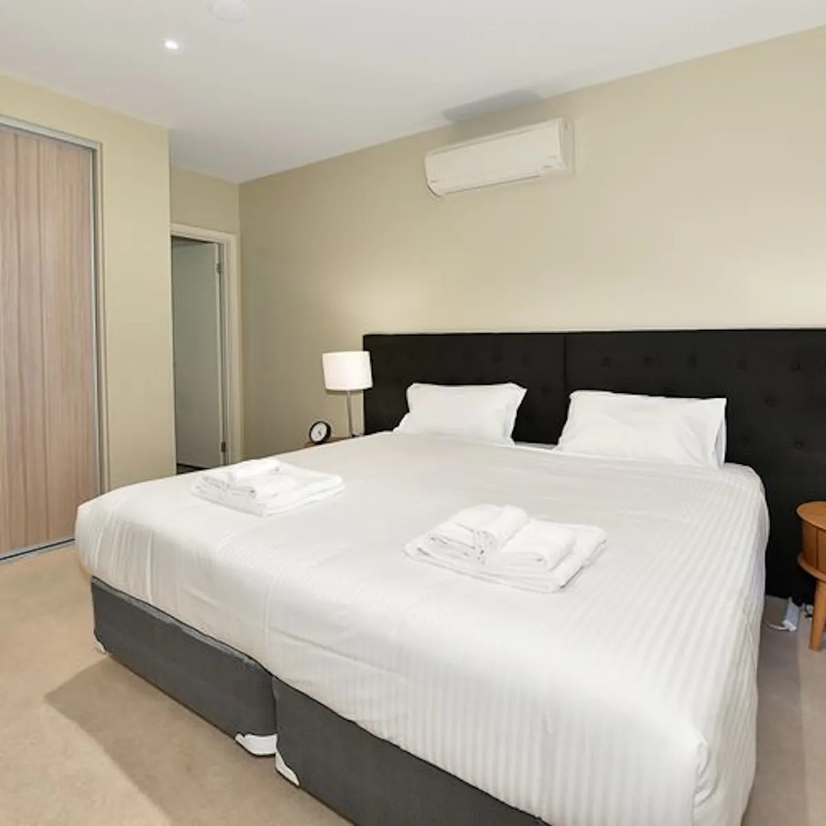 Apartment 1414 ROOM