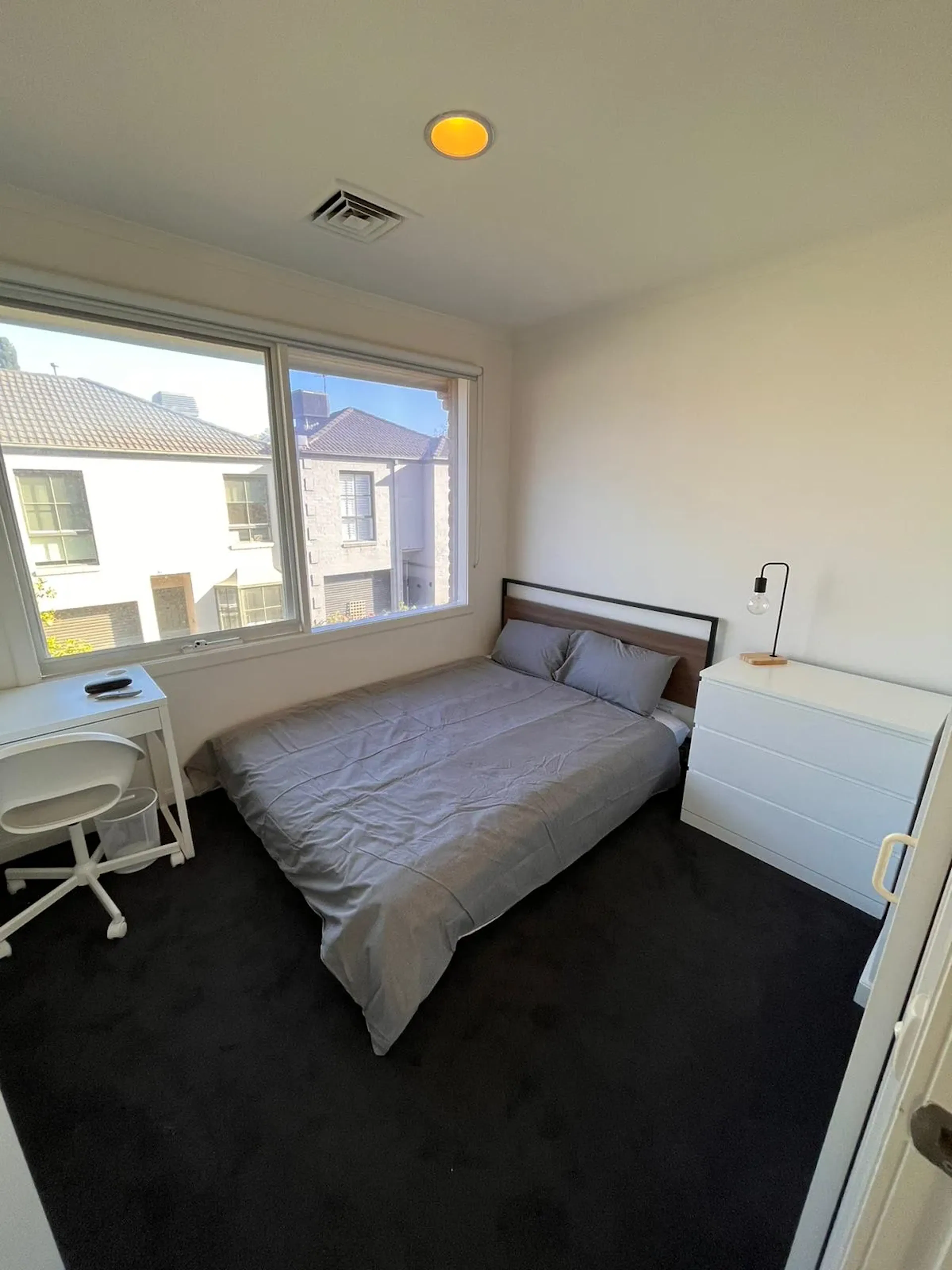 Room 3 (Non-Ensuite) ROOM 1