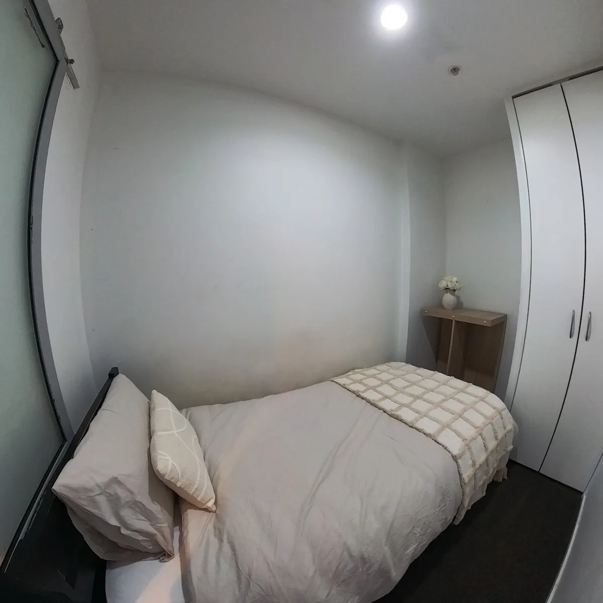 Room 1 (Bed 3, Bath 1) ROOM
