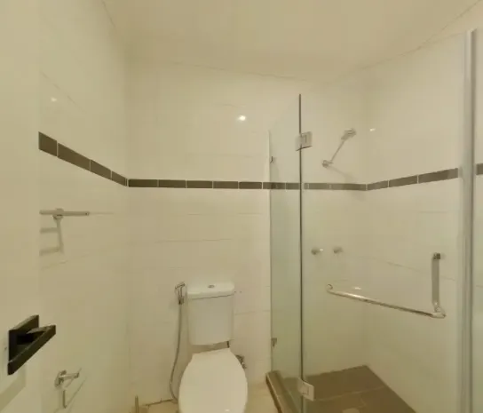 Room 1 (Ensuite) BATHROOM 1