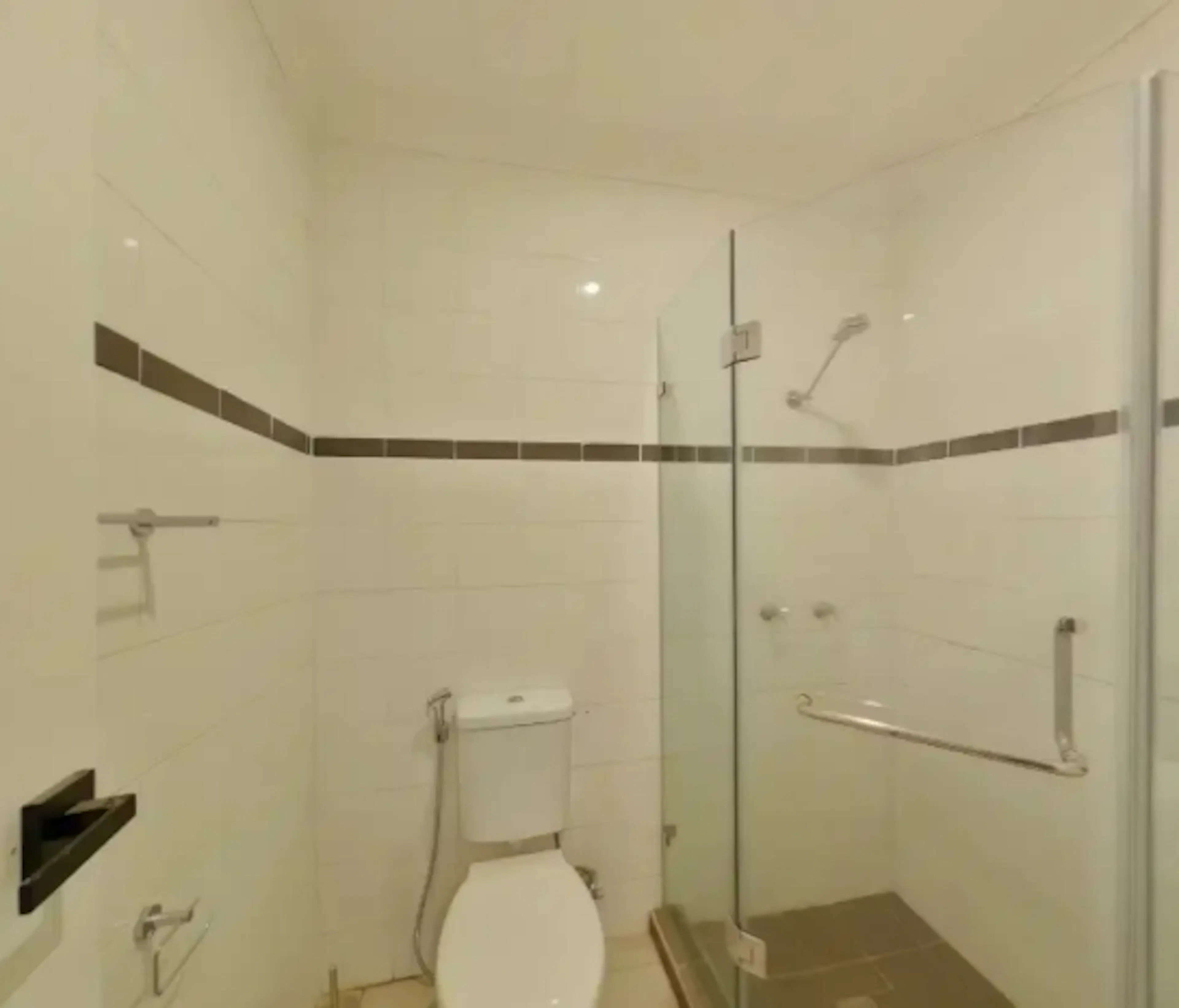 Room 1 (Ensuite) BATHROOM 1