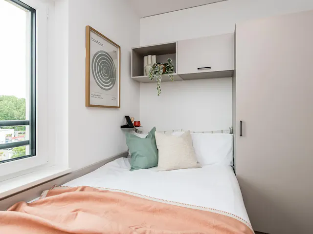 Silver Studio room image 1