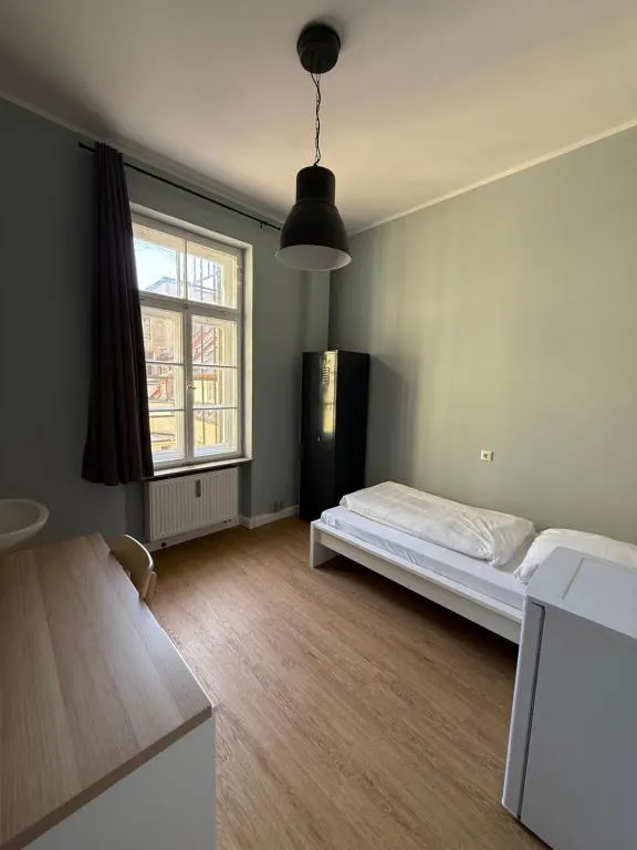 Single Room ROOM 1