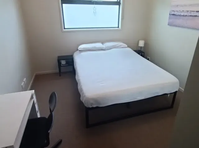 Room 2 (Non-ensuite) room image 2
