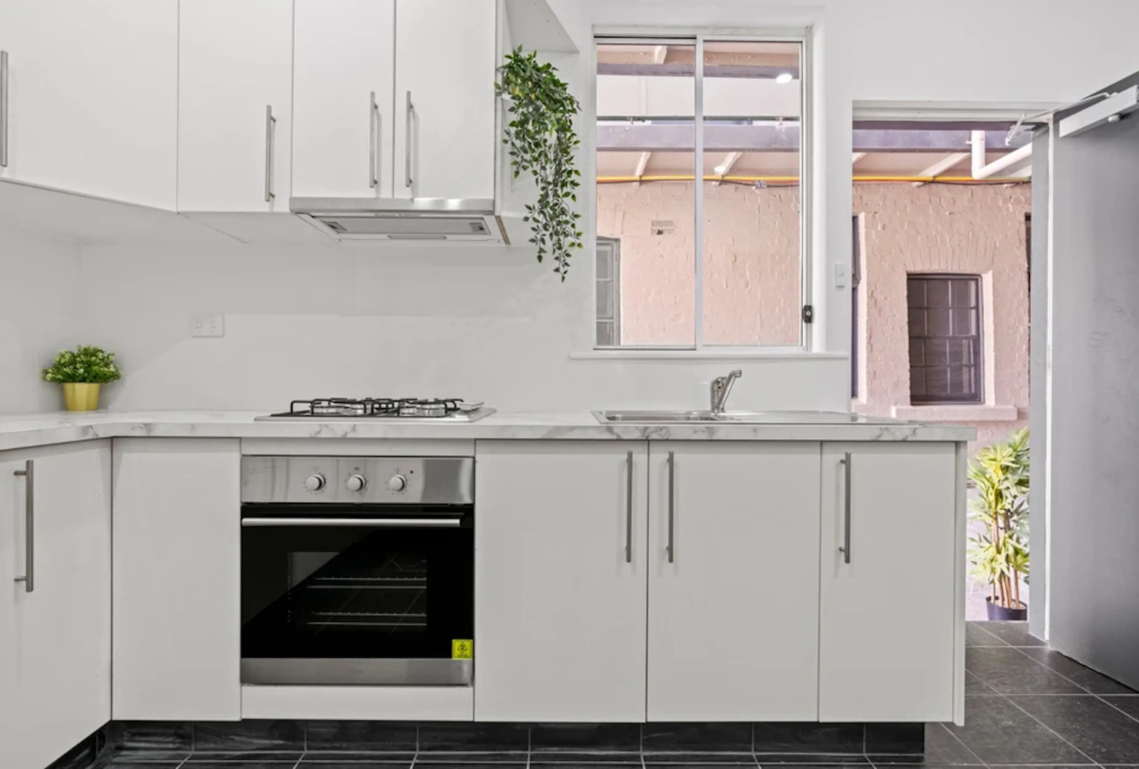 Room 1 (Ensuite) KITCHEN 1