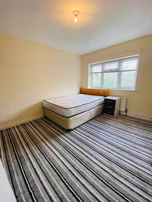 3 Bedroom Apartment room image 1