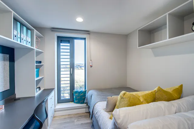 Bronze Two Bedroom Apartment room image 2