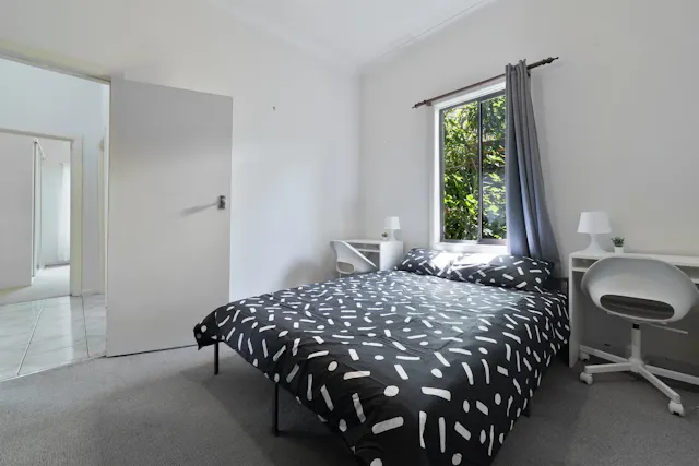 Room 2 (Non - Ensuite) room image 2