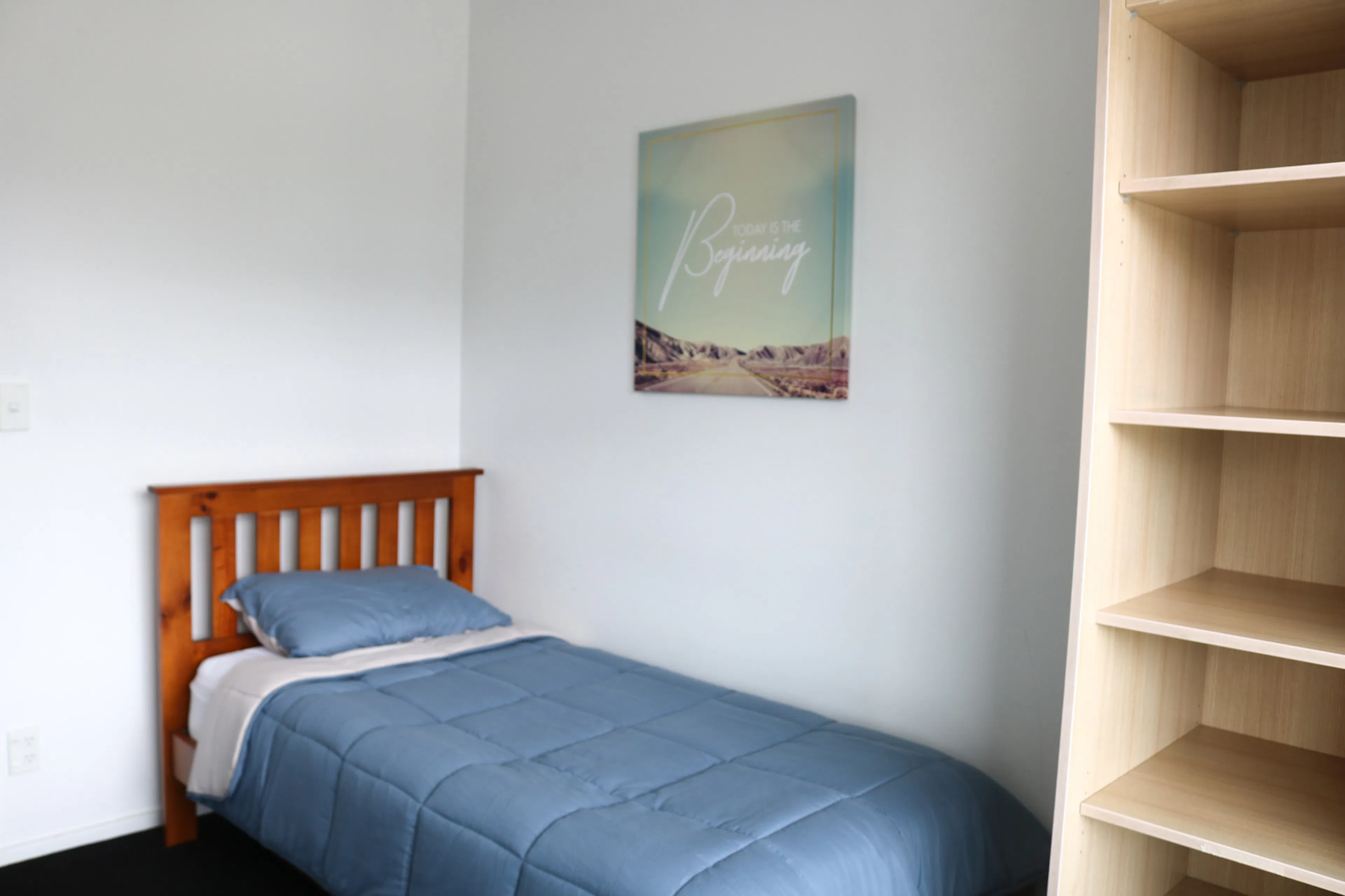 Apartment 202 (5 bedrooms & 2 bathrooms) ROOM 2