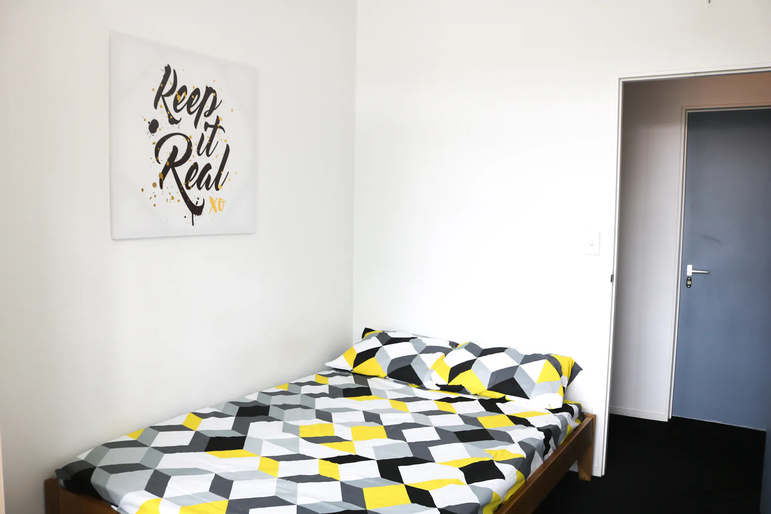 Apartment 202 (5 bedrooms & 2 bathrooms) ROOM 4