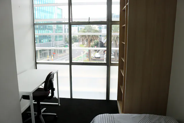 Apartment 202 (5 bedrooms & 2 bathrooms) room image 2