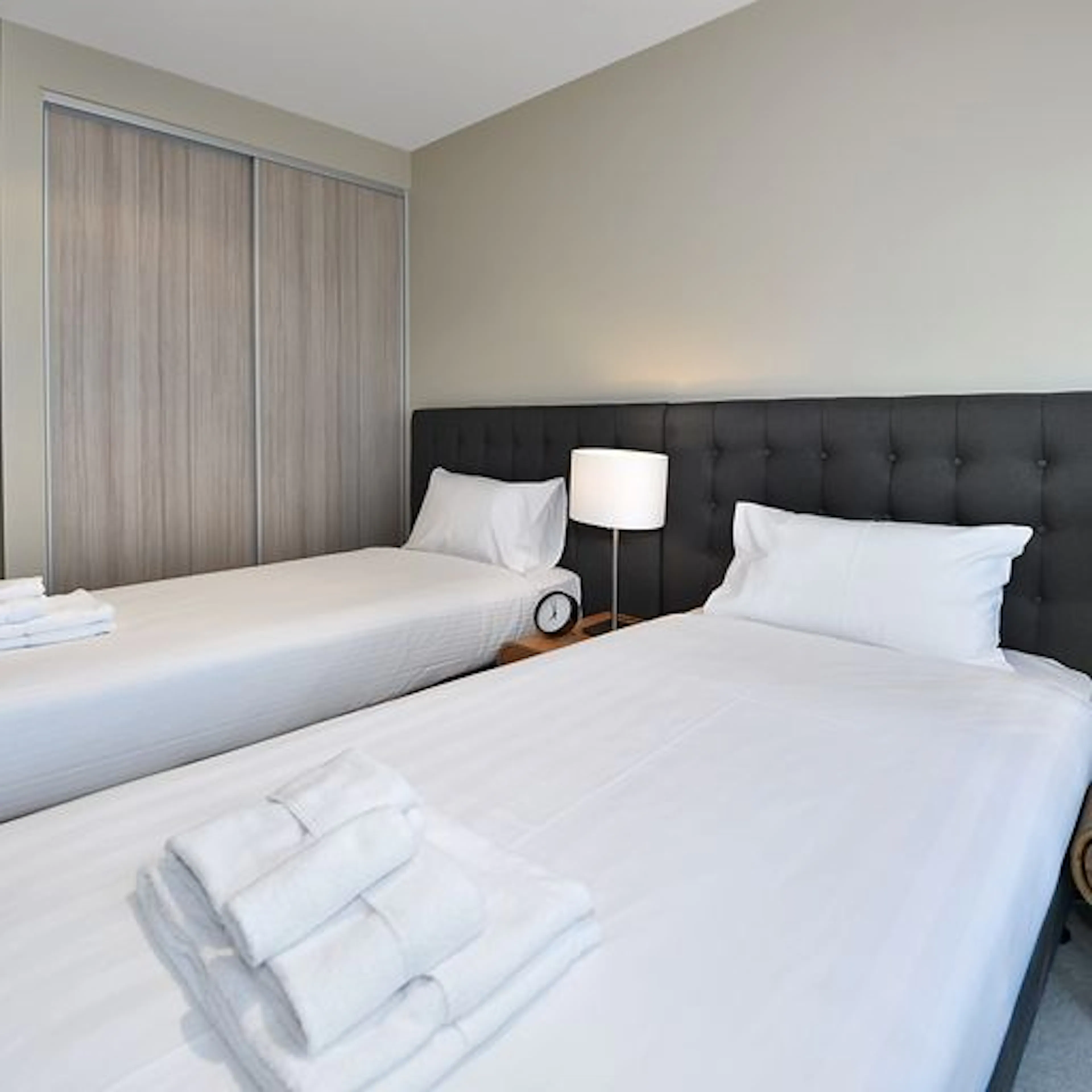 Apartment 1414 ROOM 1